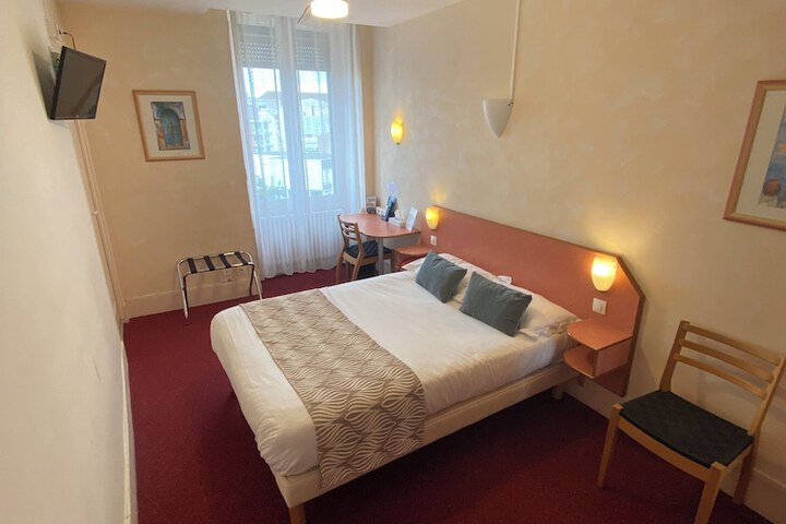 Room 10 of 33