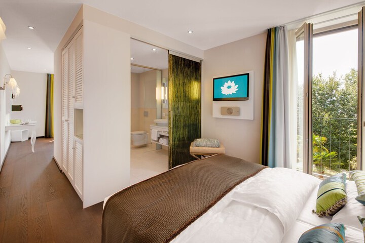 Room 14 of 70