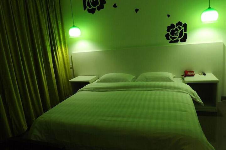 Room 3 of 16