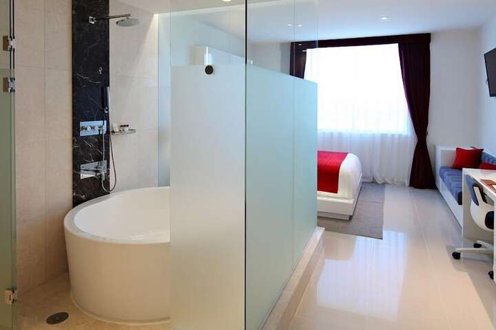 Room 30 of 60