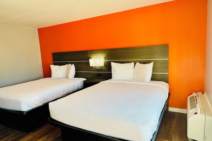 2 Queen Beds (5 of 7)