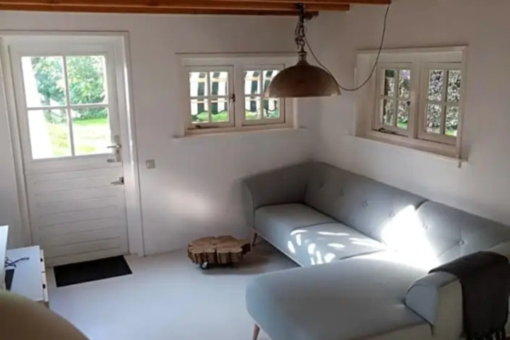 Room 2 of 10