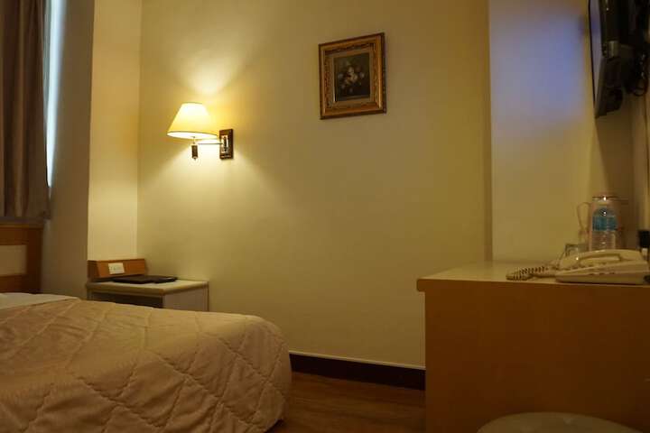 Room 41 of 64