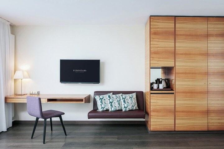 Room 17 of 50