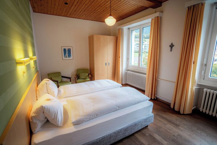 Room 5 of 27