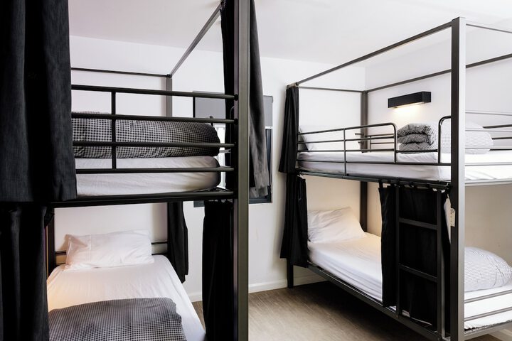 Room 25 of 61