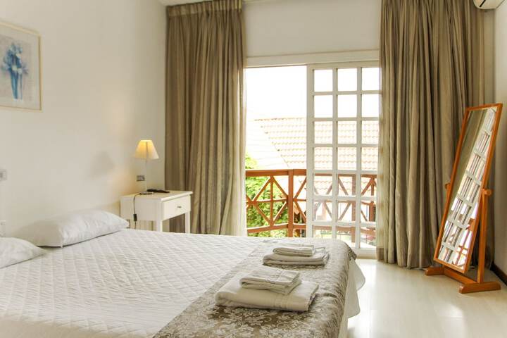 Room 15 of 48