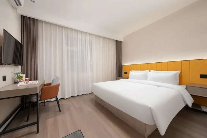 Room 5 of 6
