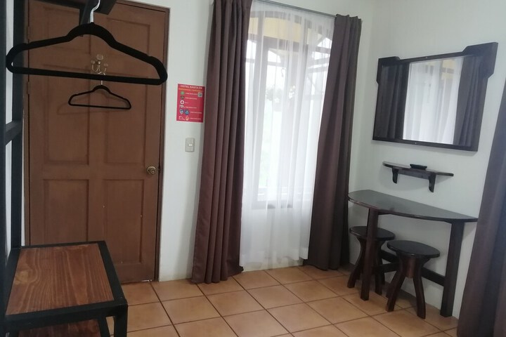 Room 4 of 110