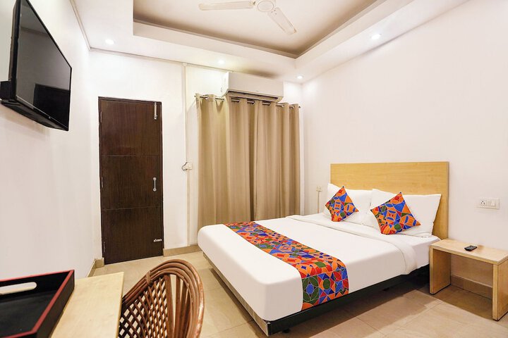 Room 15 of 34