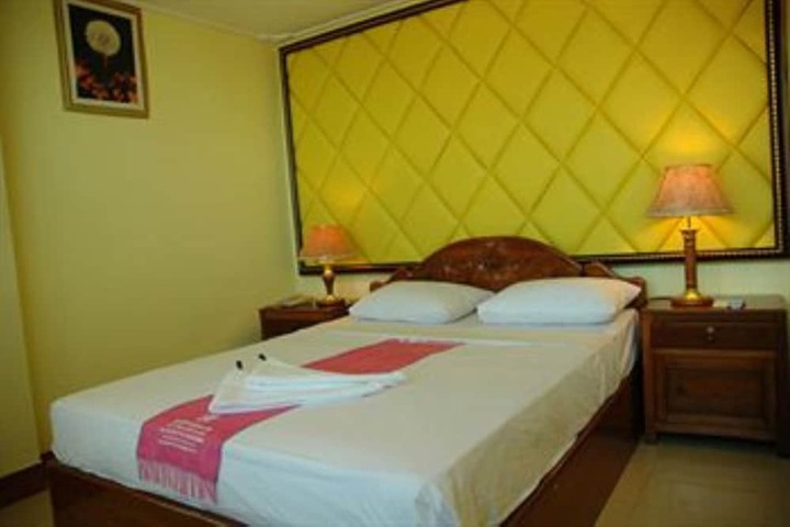Room 9 of 29