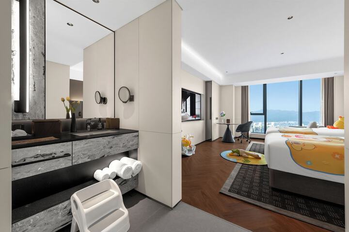Room 15 of 82