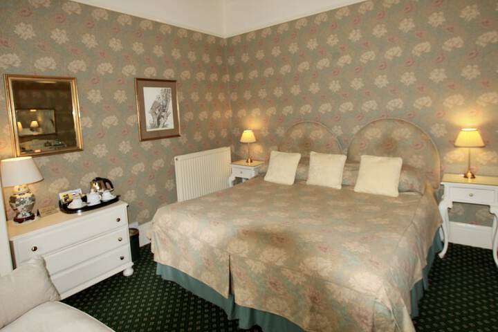 Room 10 of 17