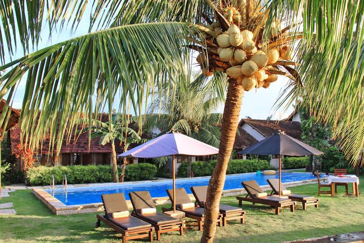 Pool Hotel