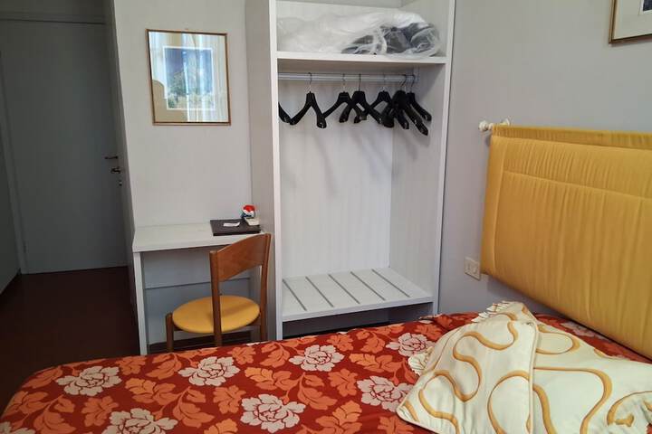 Room 33 of 61
