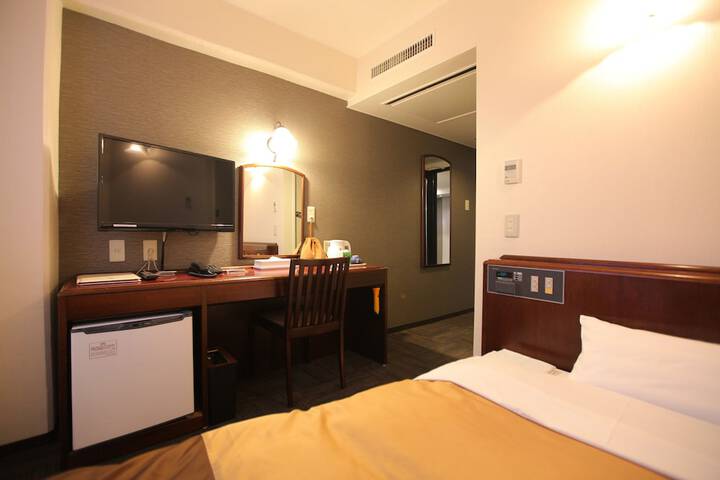 Room 11 of 122