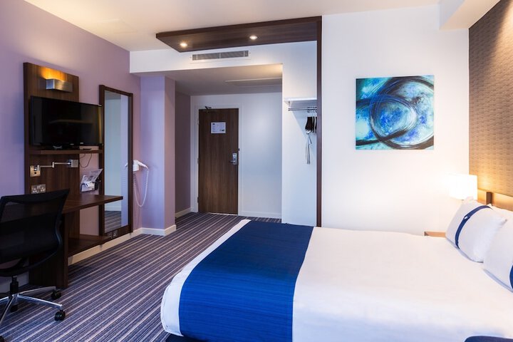 Room 25 of 65