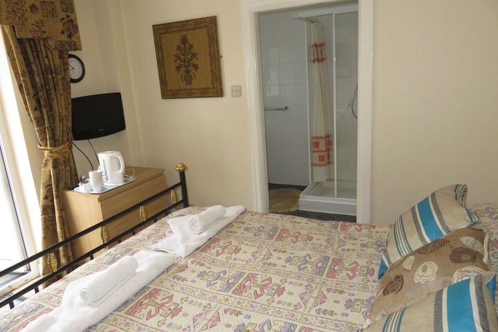 Room 6 of 49