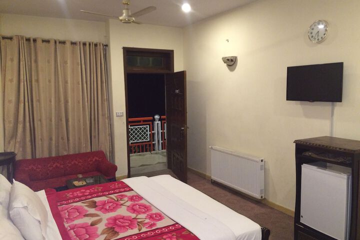 Room 9 of 35