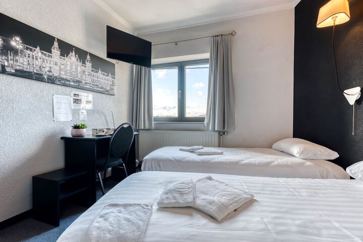 Room 7 of 49