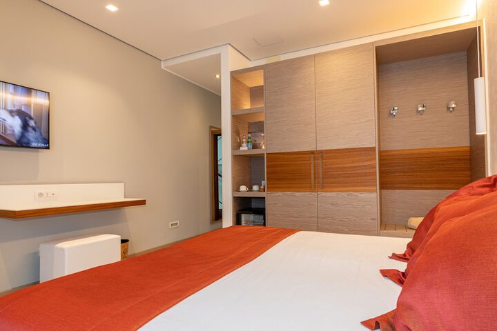 Room 36 of 136