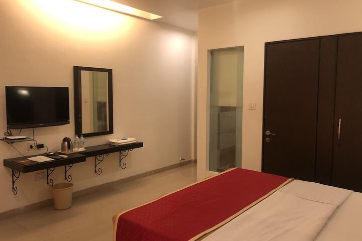 Room 12 of 124