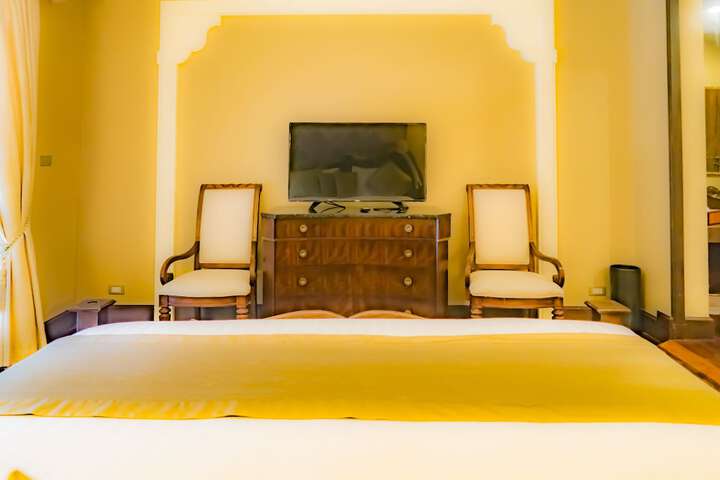 Room 14 of 93