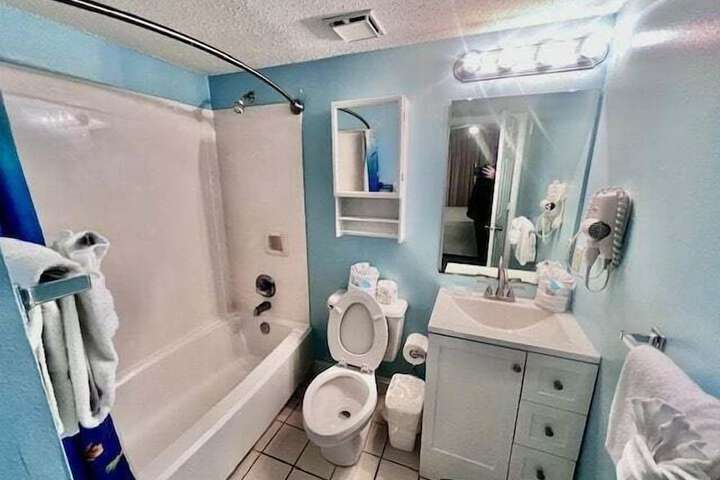 Room 12 of 32