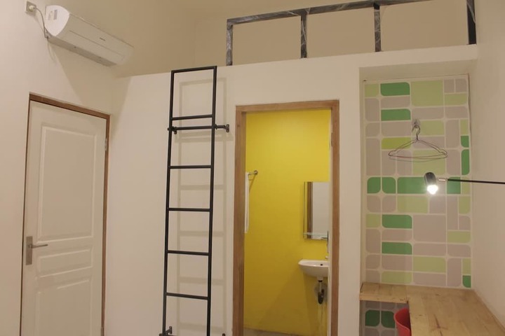 Room 5 of 11