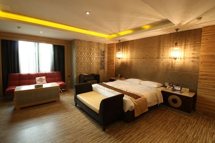 Room 3 of 80