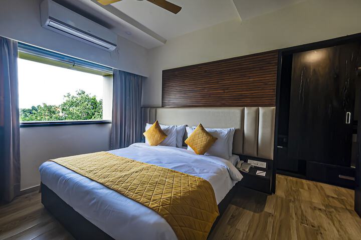 Room 6 of 19