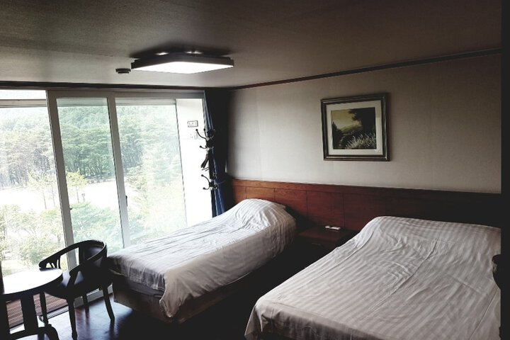 Room 9 of 68