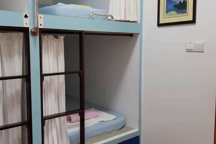 Room 6 of 94