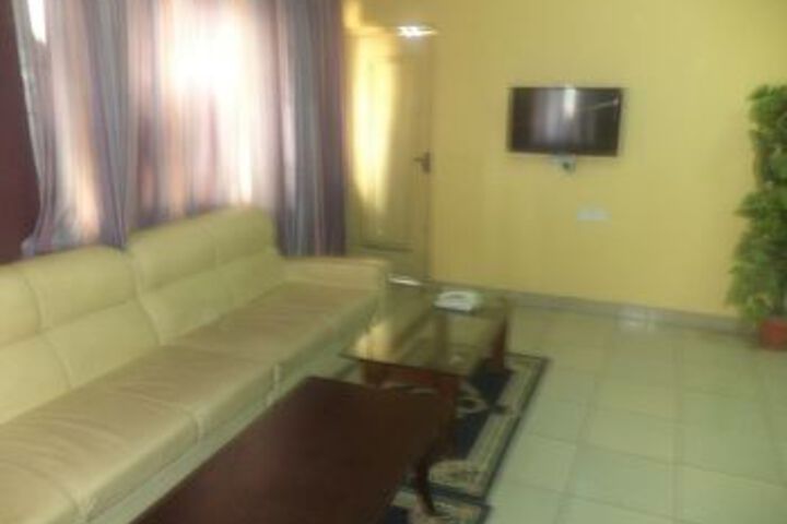 Lounge 18 of 18