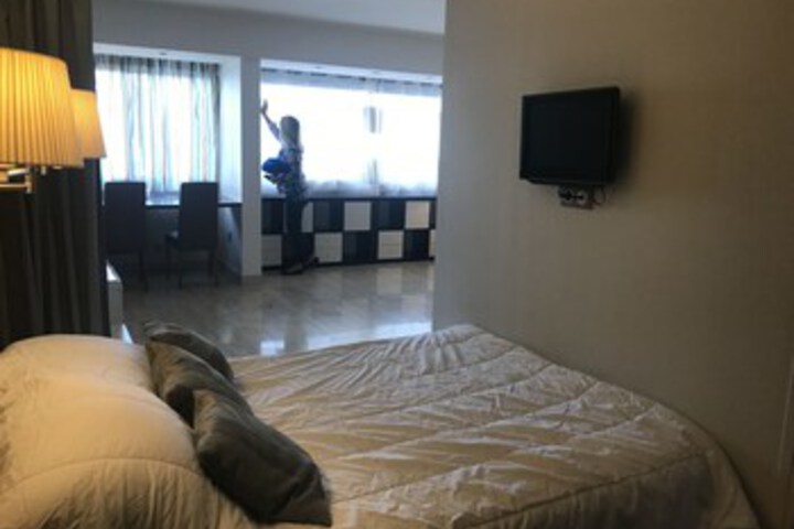 Room 14 of 18