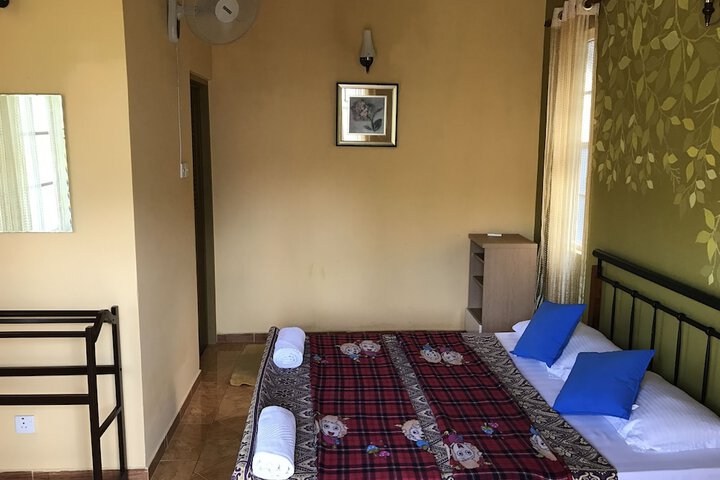 Room 5 of 8