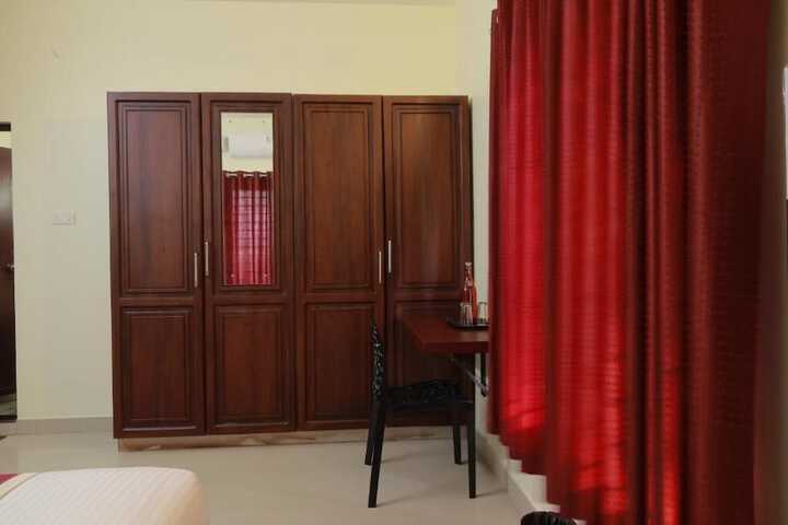 Room 11 of 27
