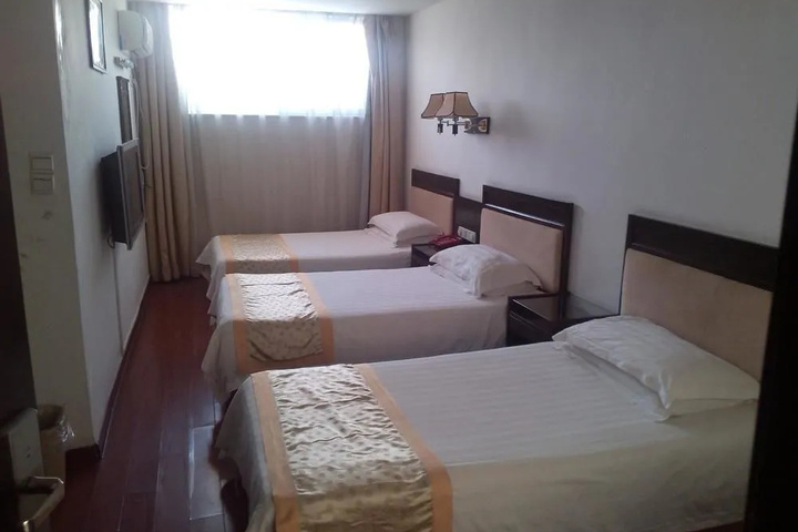 Room 7 of 18