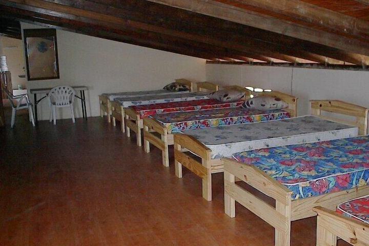 Room 10 of 32