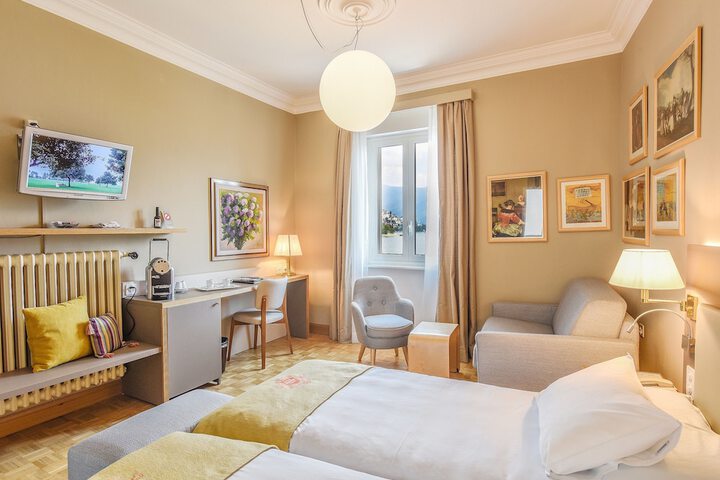 Room 9 of 55