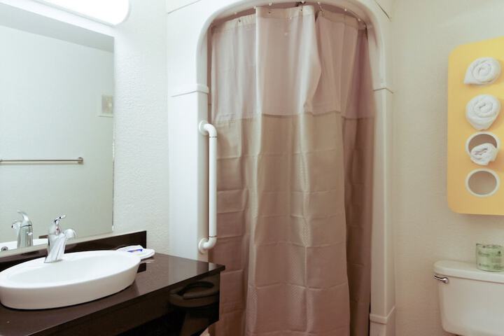 1 Queen Bed Micfridge (1 of 13)