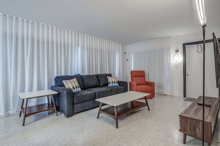 1 Bedroom Deluxe Apartment King Bed Sofa Kitchen Accessible (7 of 42)