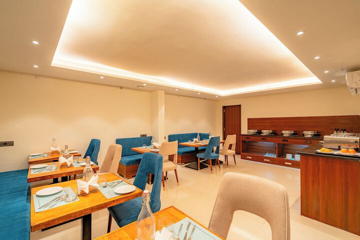 Dining 13 of 17