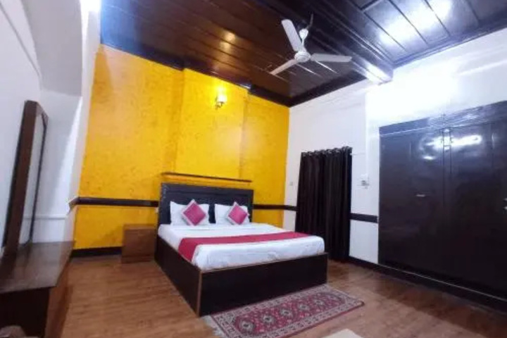Room 3 of 16