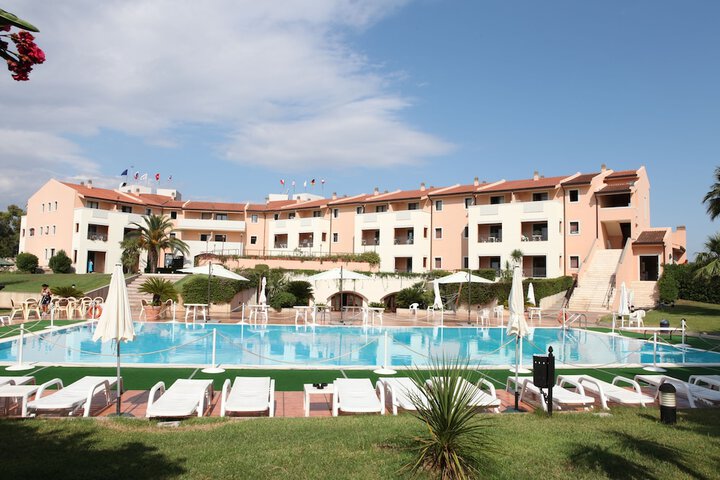 Hotel Pool