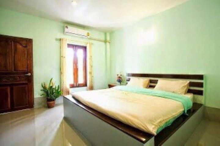 Room 2 of 9