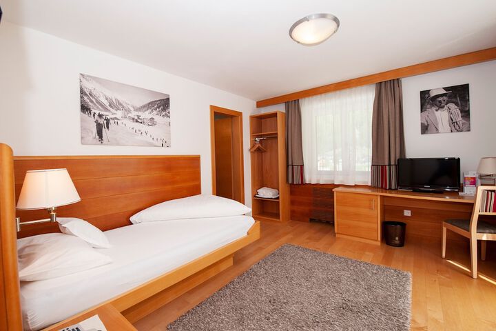Room 10 of 42