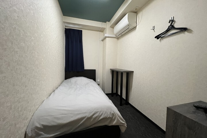 Room 14 of 64