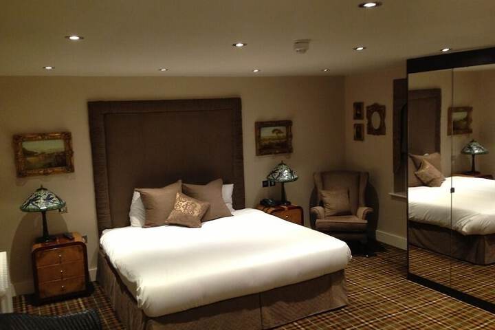 Room 8 of 18