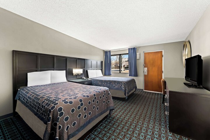 2 Double Beds (2 of 10)
